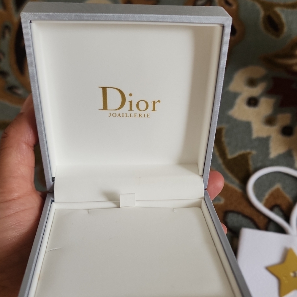 Dior White and Gold Packaging Set - Picture 7 of 17